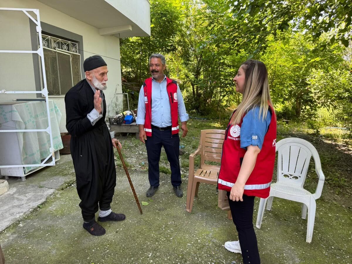 Düziçi’nde Şehit Babasına Anlamlı Babalar Günü Ziyareti3