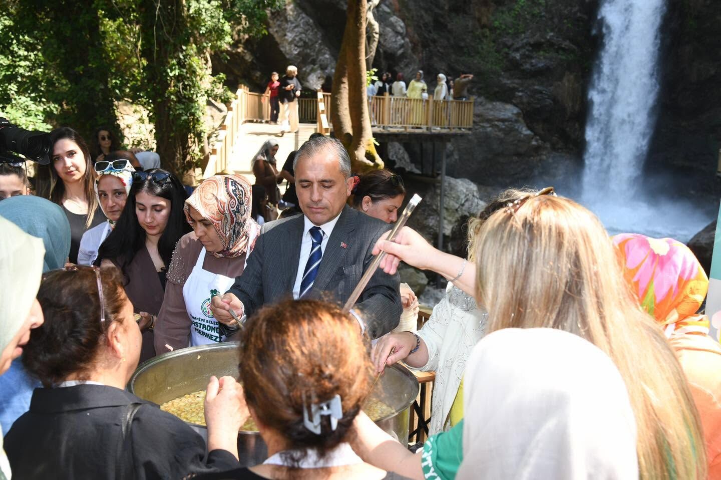 İbrahim Çenet Aşure Programında Vatandaşlarla Buluştu5