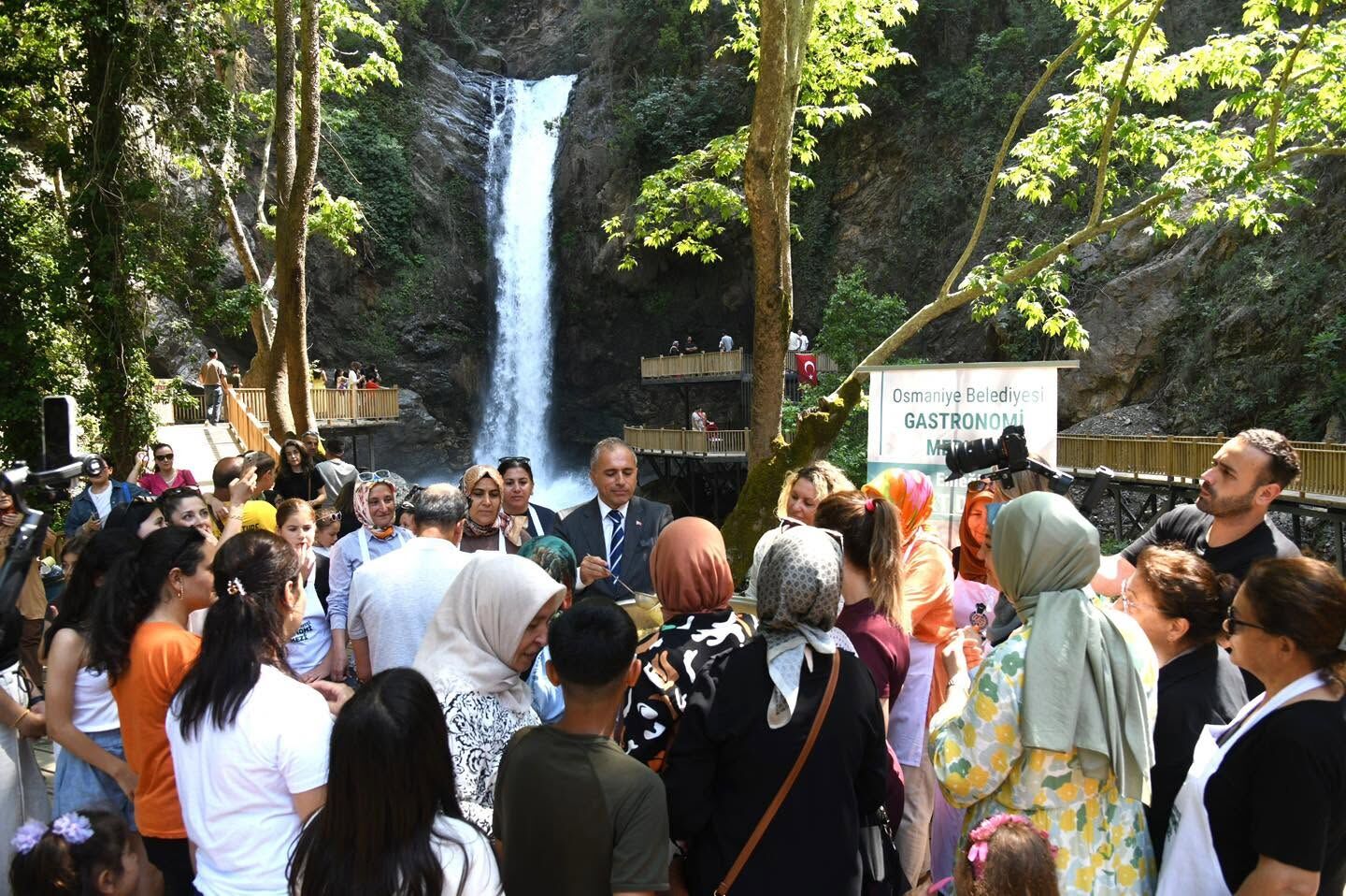 İbrahim Çenet Aşure Programında Vatandaşlarla Buluştu8