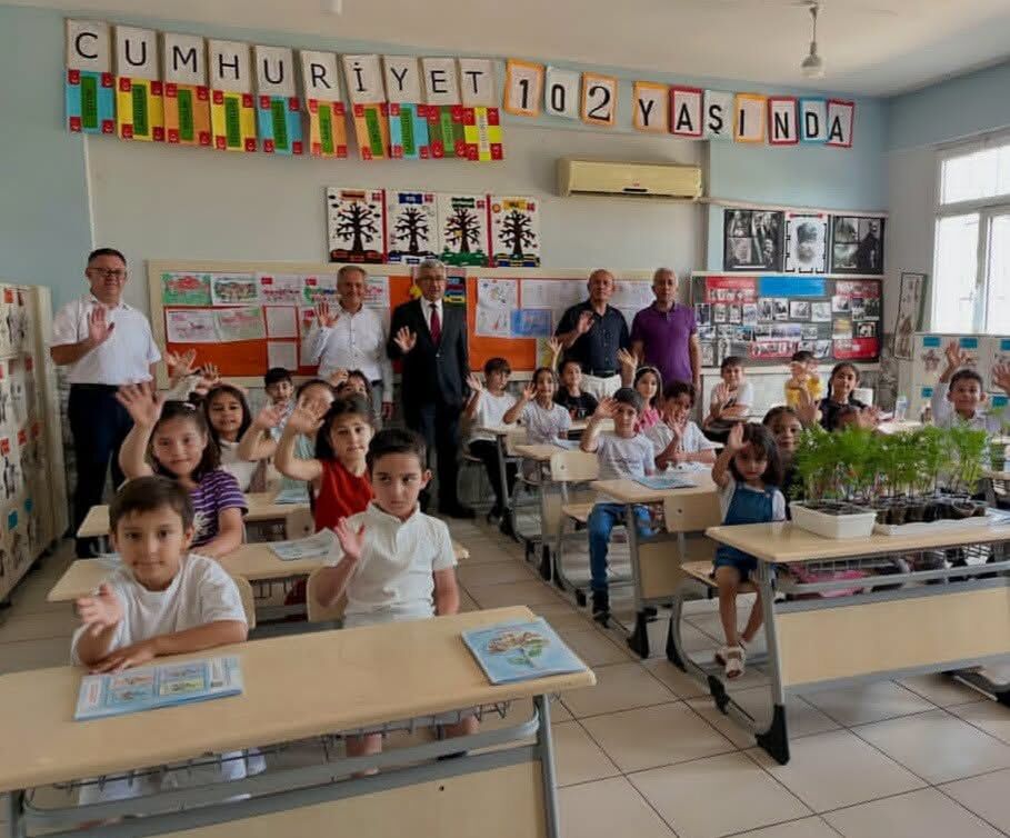 İlyas Tapsız Öğrencilerin Karne Sevincine Ortak Oldu2