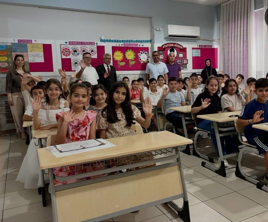 İlyas Tapsız Öğrencilerin Karne Sevincine Ortak Oldu3