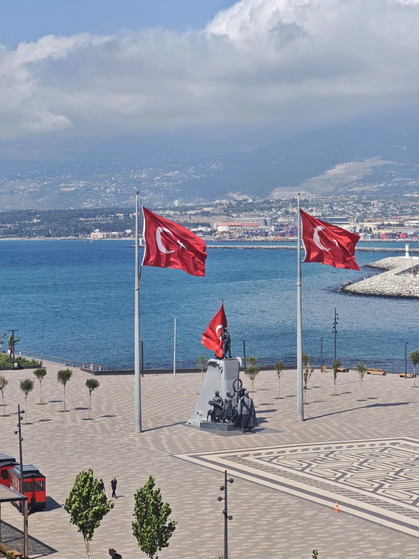 İskenderun Sahil Anıt Alanı Yaz Akşamlarında İlgi Görüyor3