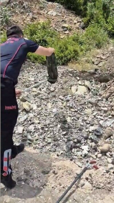 Osmaniye’de Eve Giren Yılan Yakalandı (1)