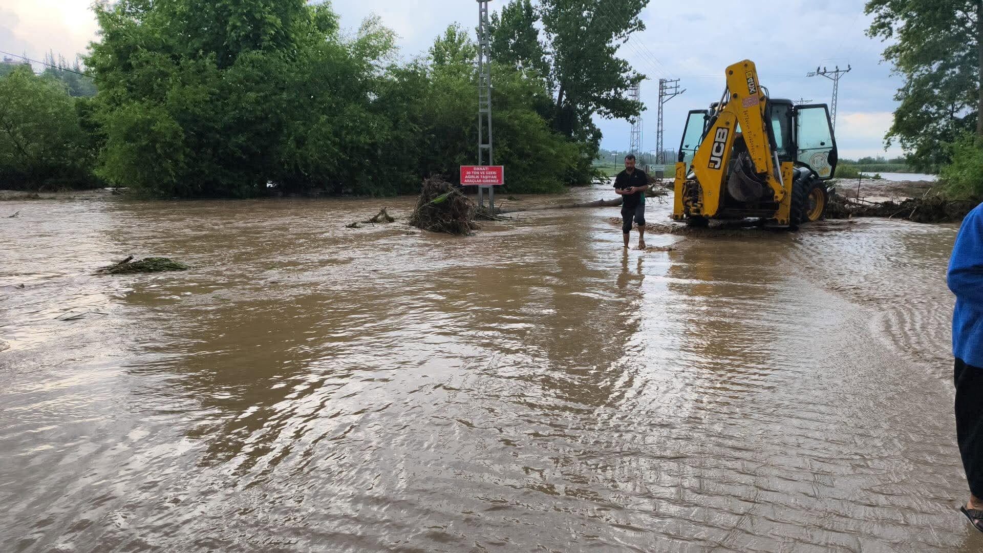 Sumbas Mehmetli'de Yağış Hayatı Olumsuz Etkiledi