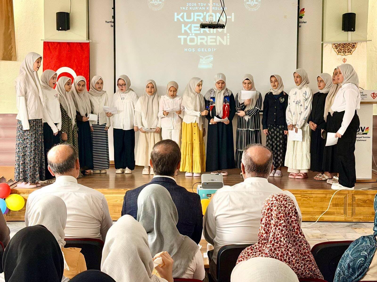 Adana Yüreğir'de Öğrenciler Kur'an Sevincini Yaşadı