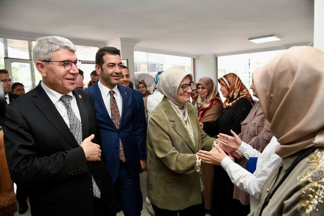 Ak Parti Genel Başkan Yardımcısı Belgin Uygur Osmaniye'de (3)