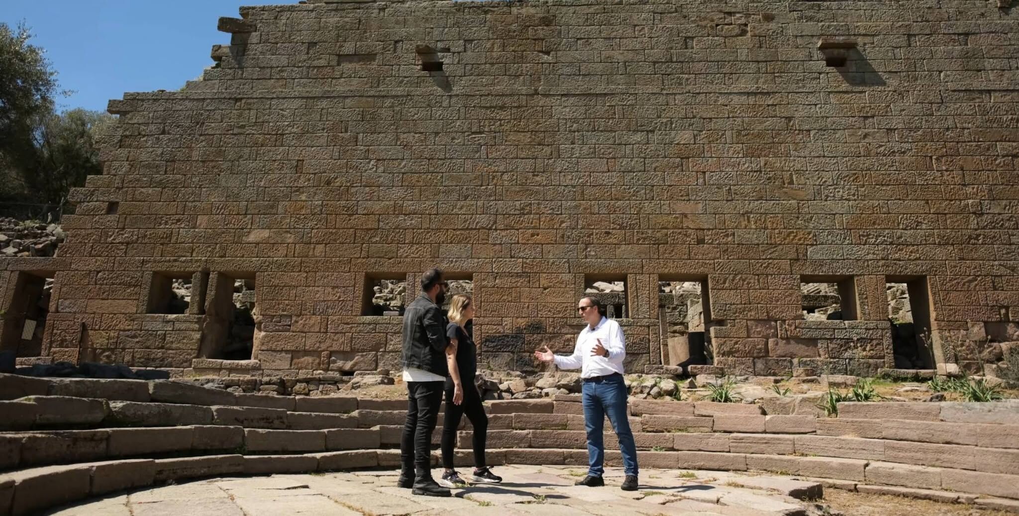 Andezit Taşlarla İnşa Edilen Antik Agora Gün Yüzüne Çıkıyor1