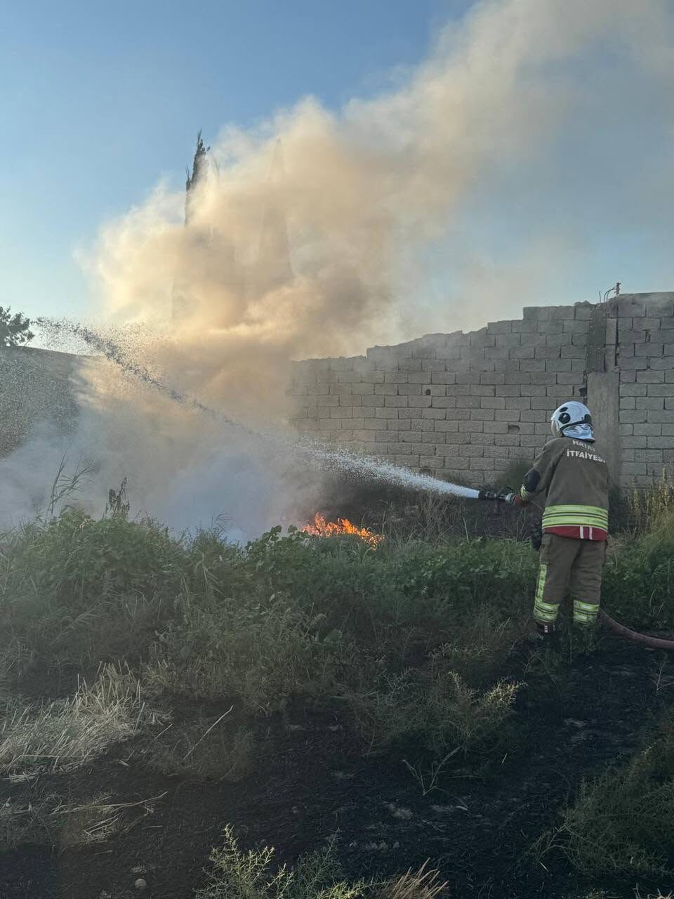 Antakya Bohşin’de Otluk Alan Yangını Kontrol Altına Alındı1