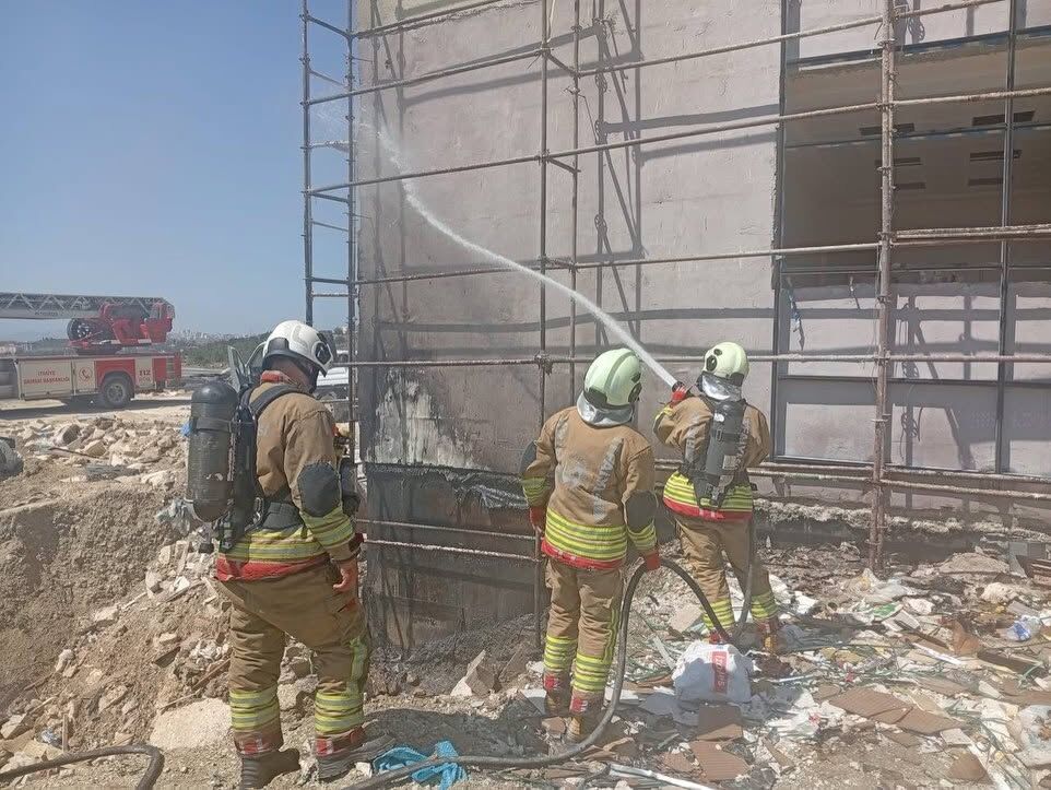 Antakya’da Çöp Ve Mantolama Yangını Korkuttu4