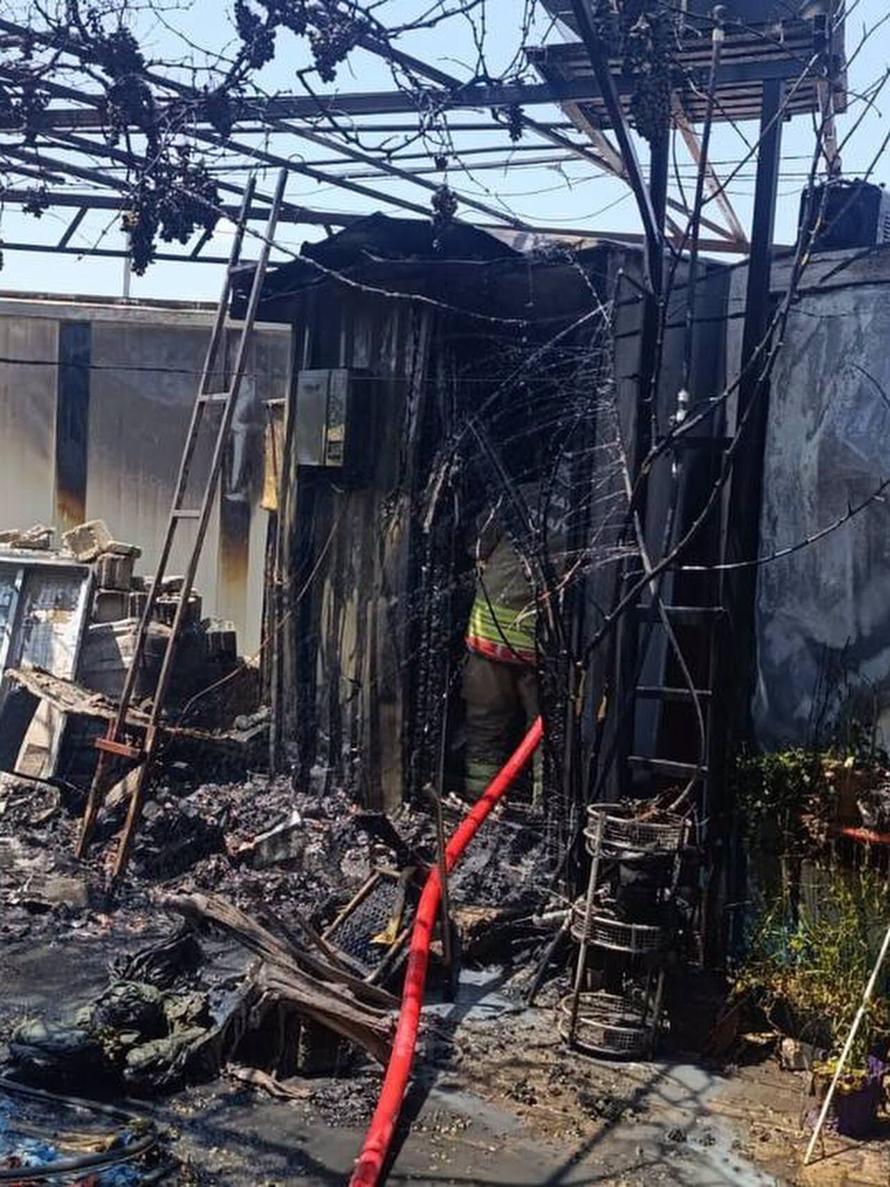 Antakya'da Konteyner Yangını Felaket Önlendi Mi1