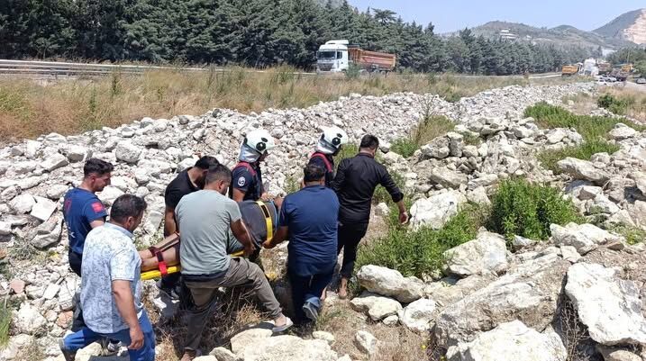 Antakya'da Trafik Kazası Yaralı Ekiplerce Kurtarıldı1