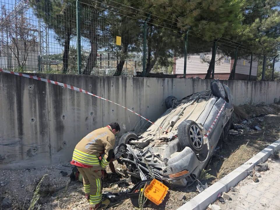 Antakya'da Trafik Kazası Yaralıyı İtfaiye Kurtardı2