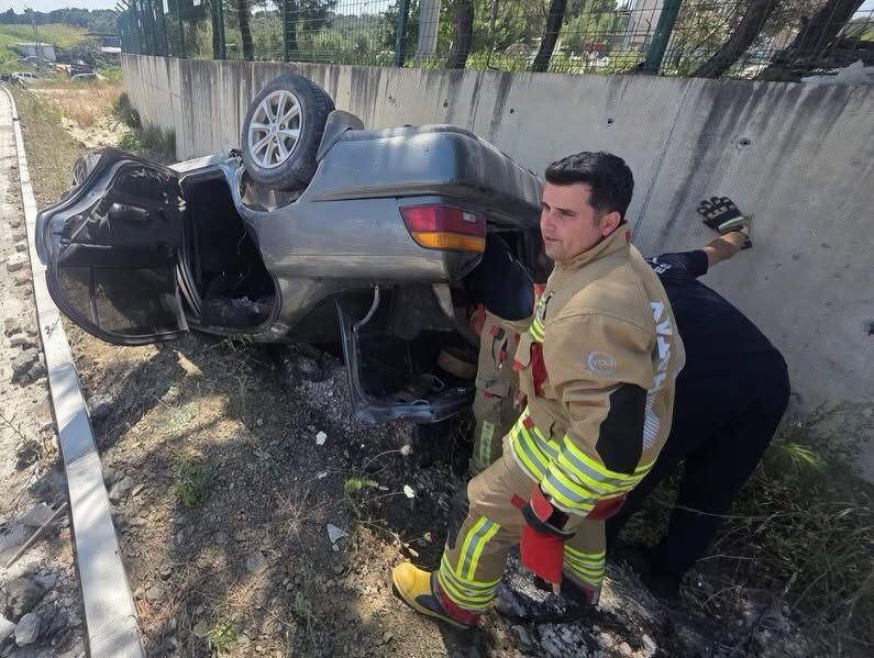 Antakya'da Trafik Kazası Yaralıyı İtfaiye Kurtardı3