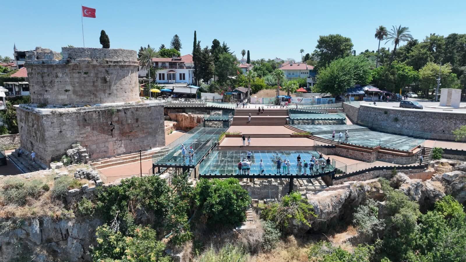 Antalya Hıdırlık Kulesi Tarihiyle Ziyaretçilerini Bekliyor3