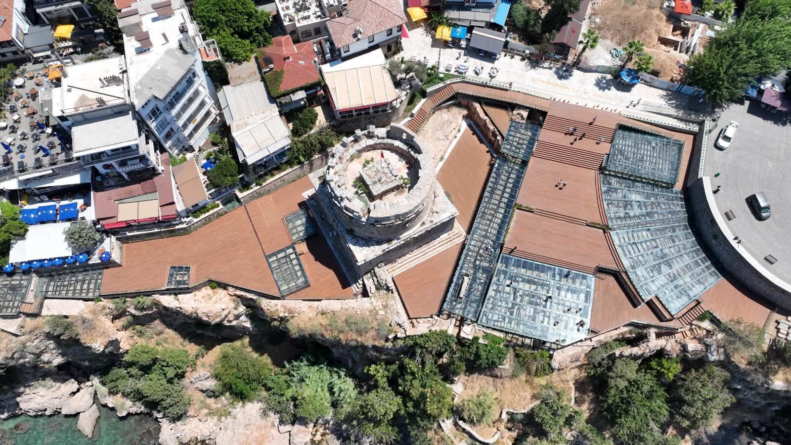 Antalya Hıdırlık Kulesi Tarihiyle Ziyaretçilerini Bekliyor4