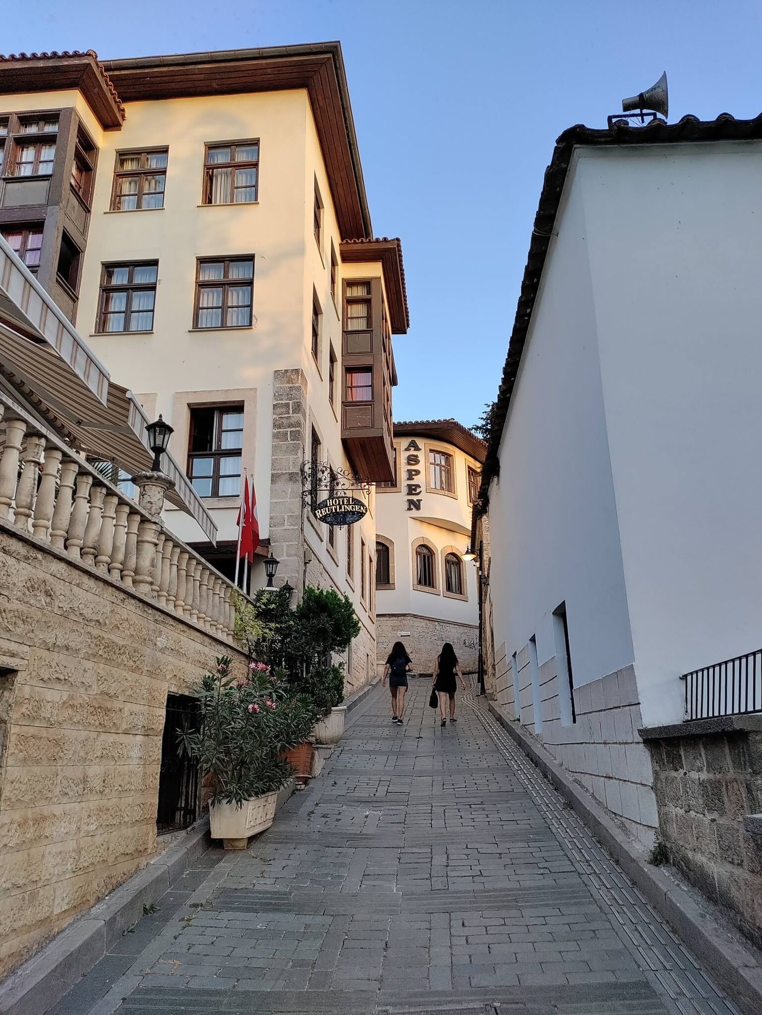 Antalya Kaleiçi Tarihi Dokusuyla Ziyaretçileri Büyülüyor2