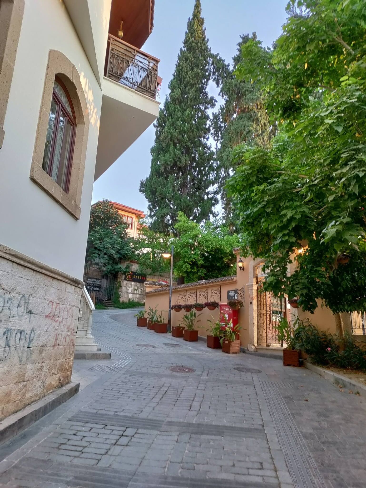 Antalya Kaleiçi Tarihi Dokusuyla Ziyaretçileri Büyülüyor3