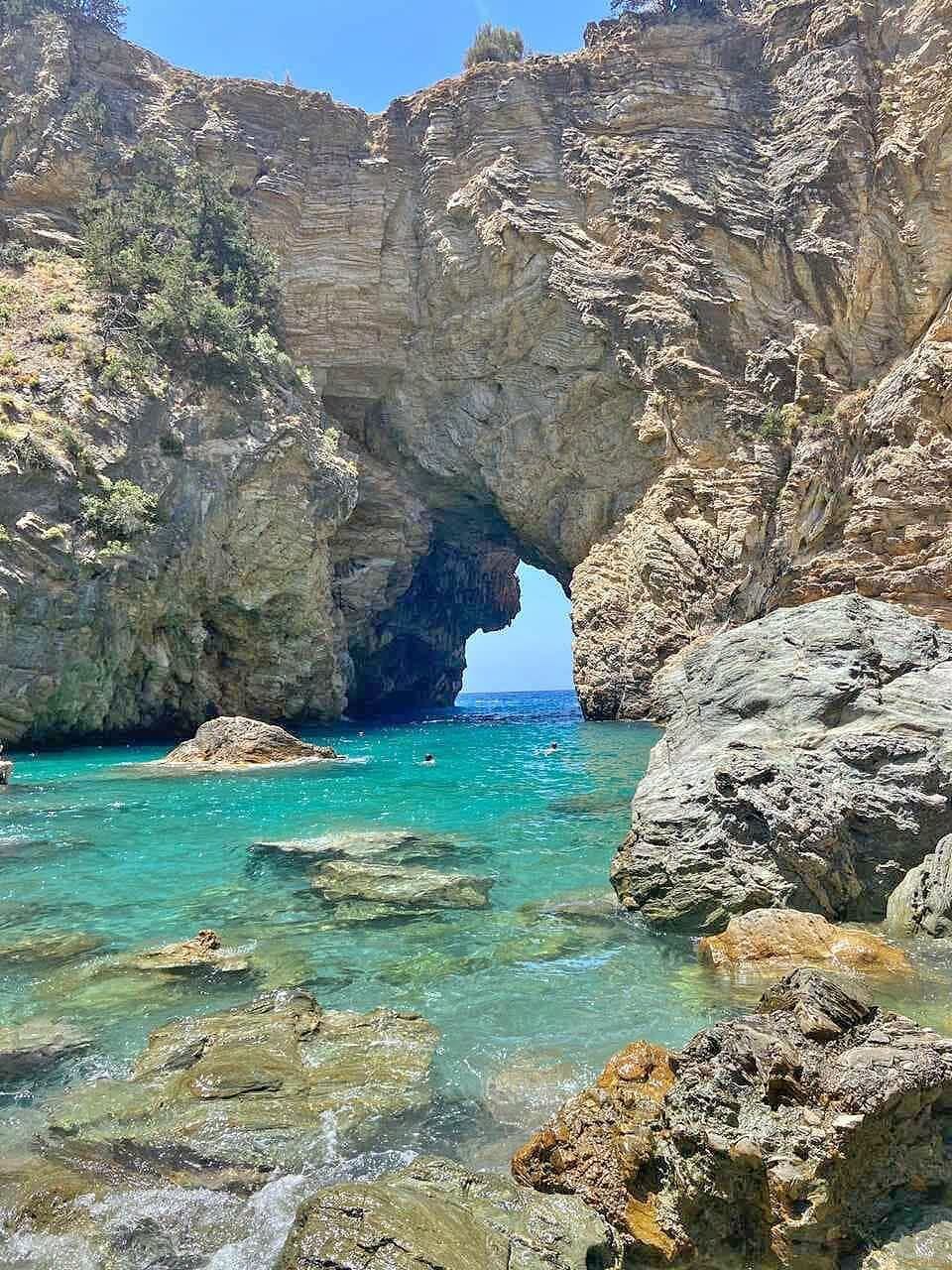 Antalya'nın Saklı Cenneti Delik Deniz Ziyaretçilerini Büyülüyor