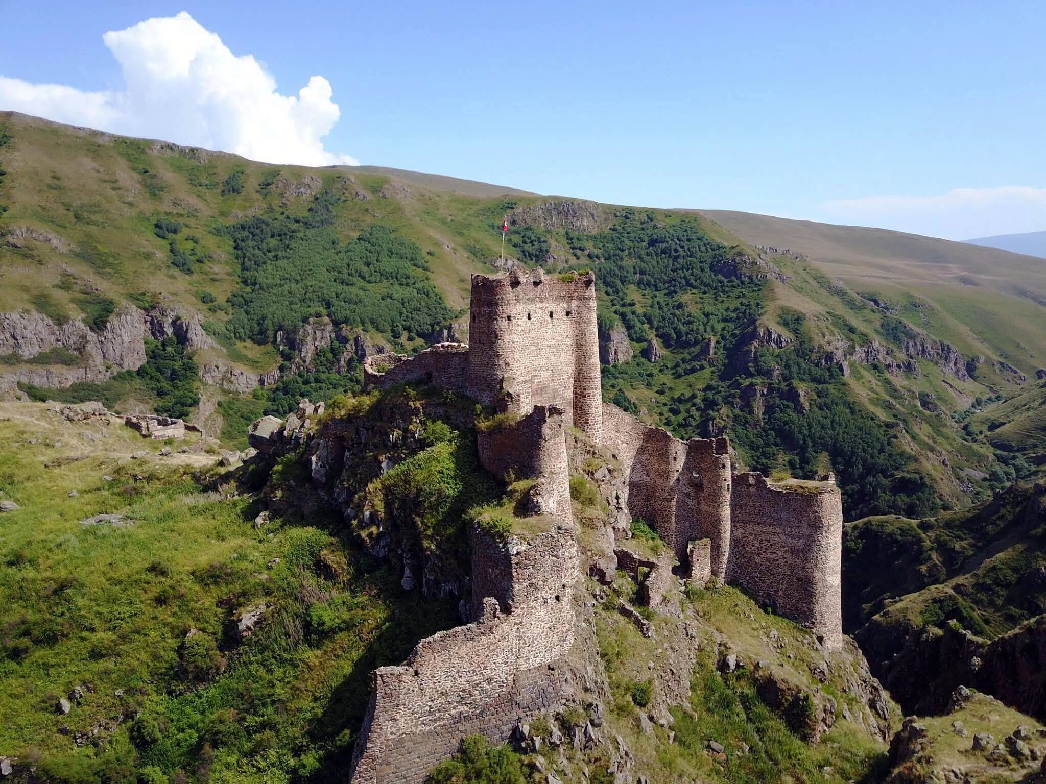 Ardahan’daki Tarihi Şeytan Kalesi Ziyaretçilerini Bekliyor2