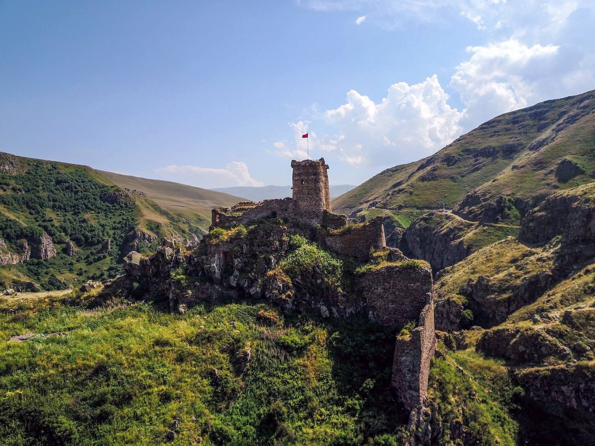 Ardahan’daki Tarihi Şeytan Kalesi Ziyaretçilerini Bekliyor5