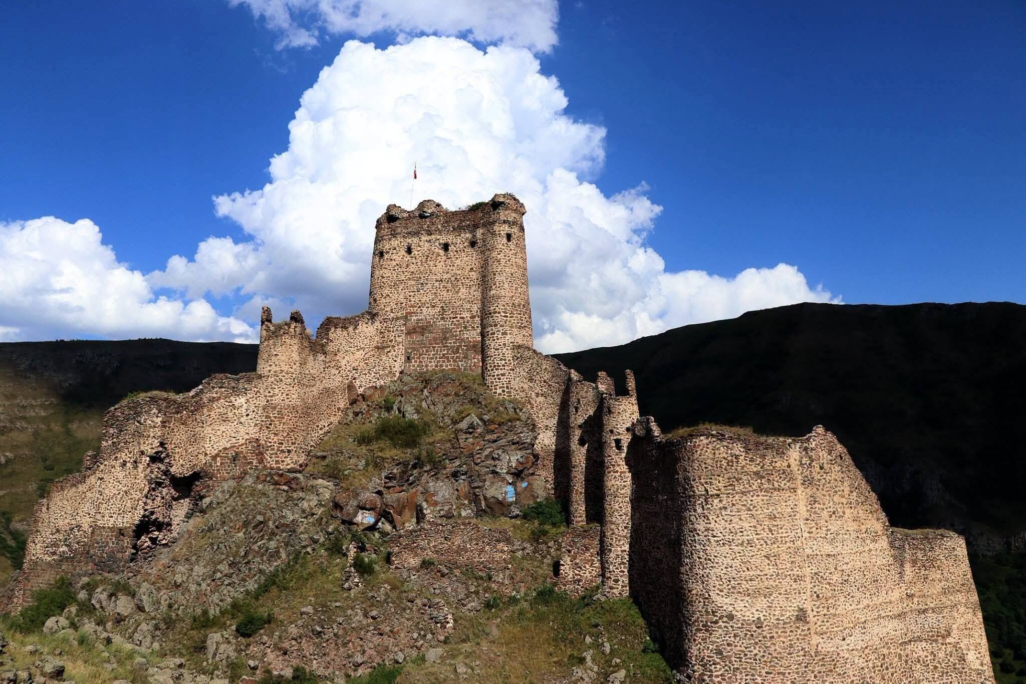 Ardahan’daki Tarihi Şeytan Kalesi Ziyaretçilerini Bekliyor7