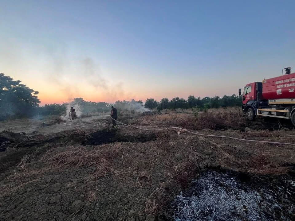 Arsuz Gözcüler’de Bahçe Yangını Kontrol Altına Alındı