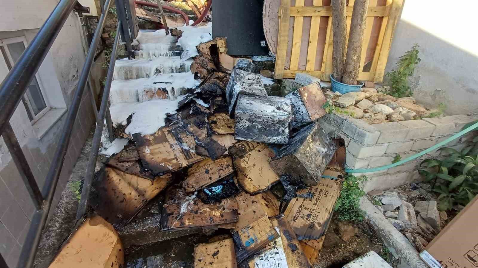 Aydın’da Hurdalık Bölümünde Çıkan Yangın Korkuttu2
