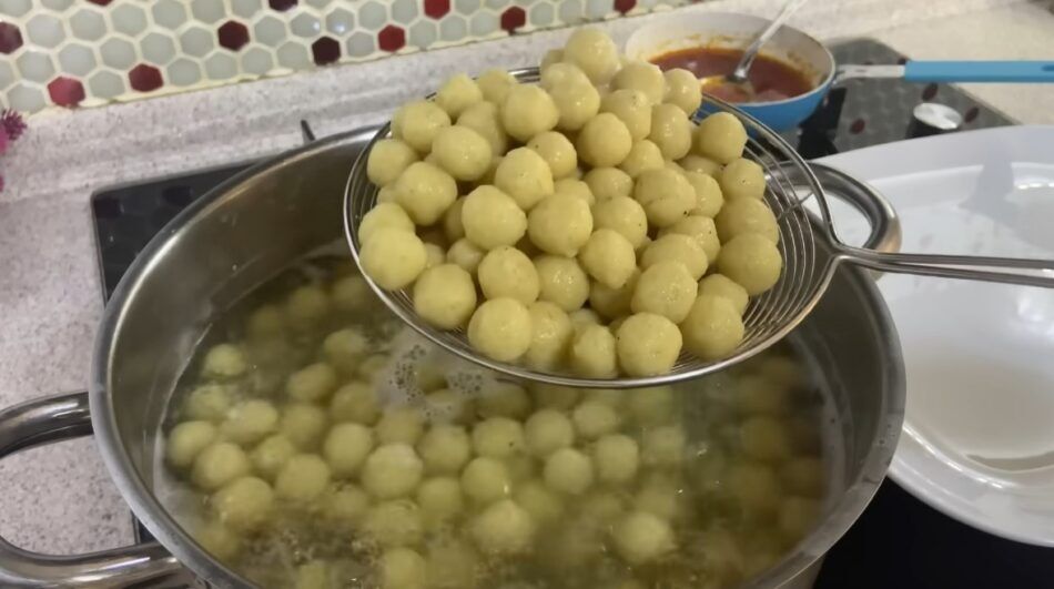 Az Malzemeli Yogurtlu Bulgur Koftesi Haslama 950X531