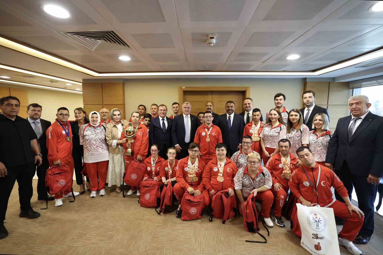 Bakan Bak, 51 Madalya Kazanan Özel Sporcuları Ağırladı2