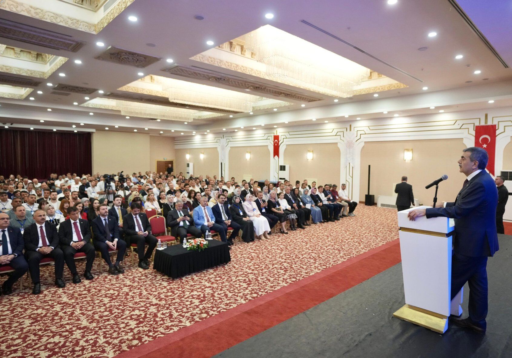 Bakan Tekin Yurt Dışında Türkiye'yi Temsil Edeceksiniz (1)