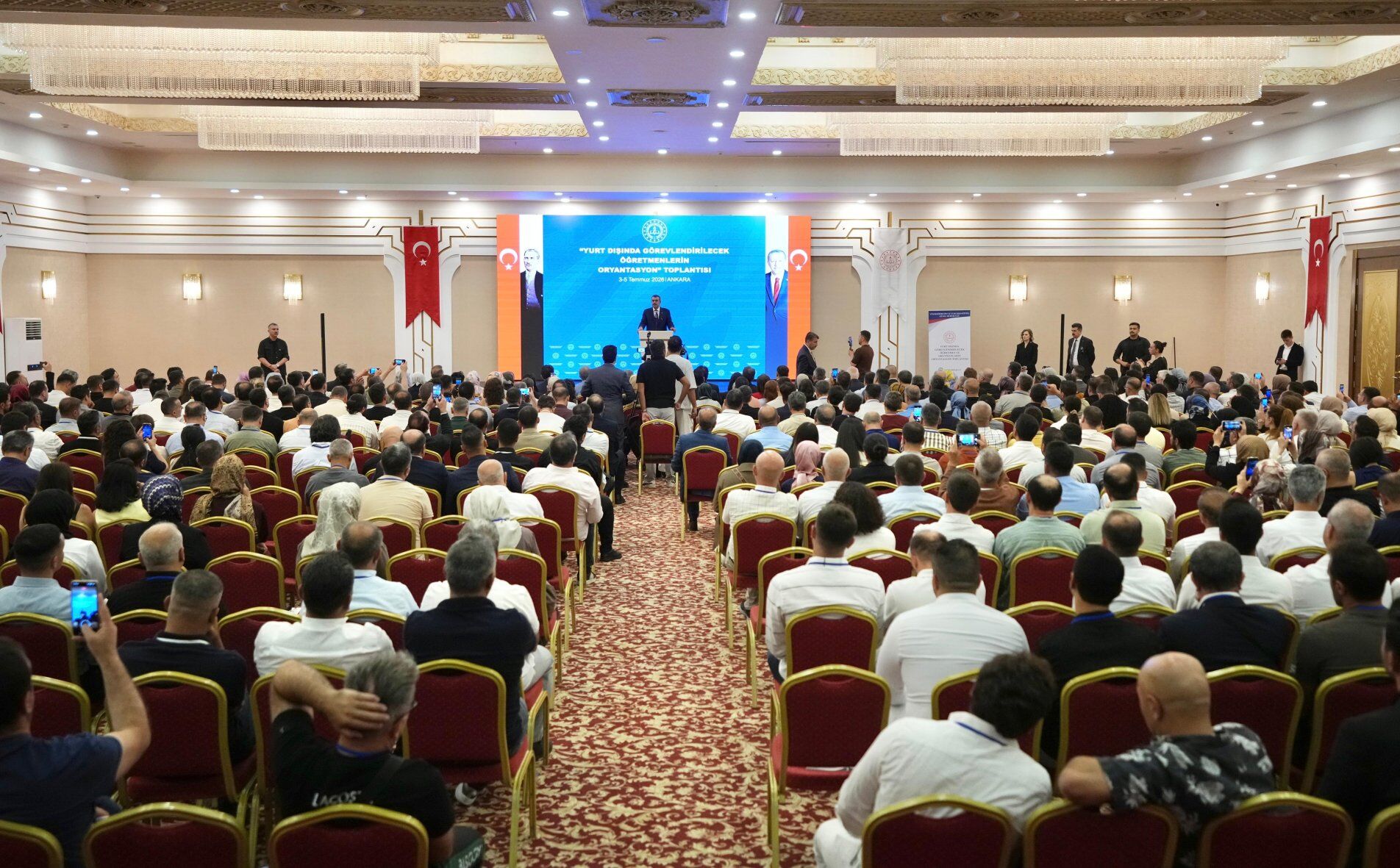 Bakan Tekin Yurt Dışında Türkiye'yi Temsil Edeceksiniz (3)