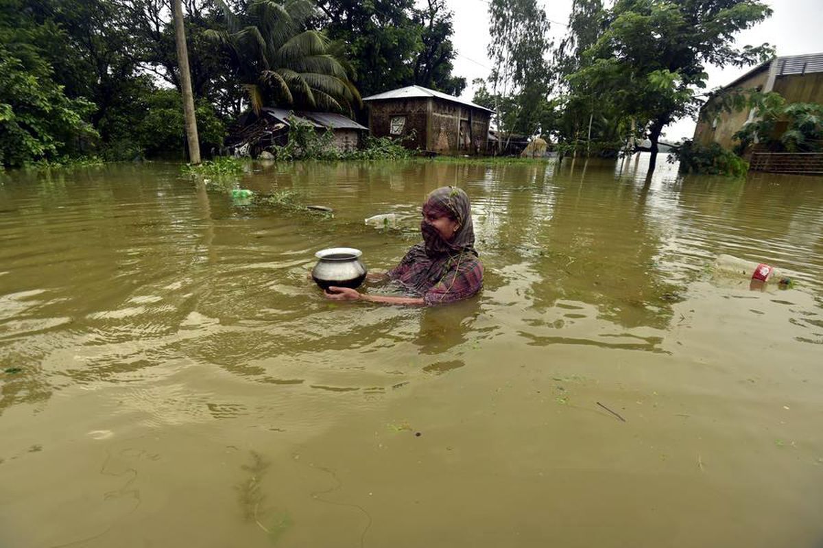 Bangladeş’te sel bölgelerinde sağlık önlemleri artırıldı