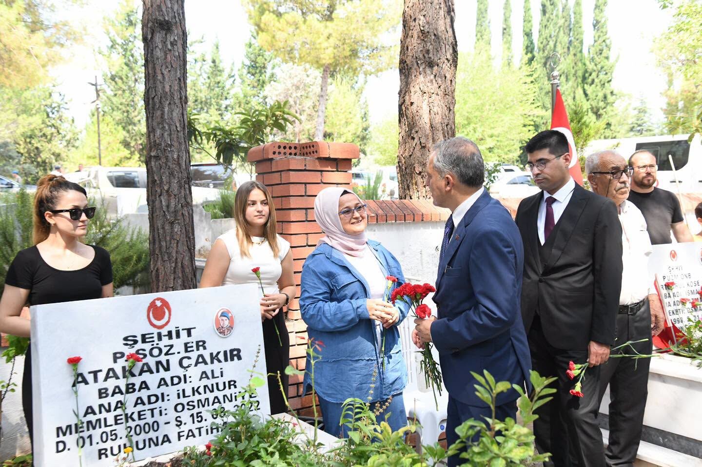 Başkan Çenet, Şehitleri Kabirleri Başında Andı1