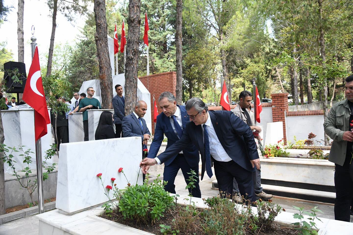 Başkan Çenet, Şehitleri Kabirleri Başında Andı3