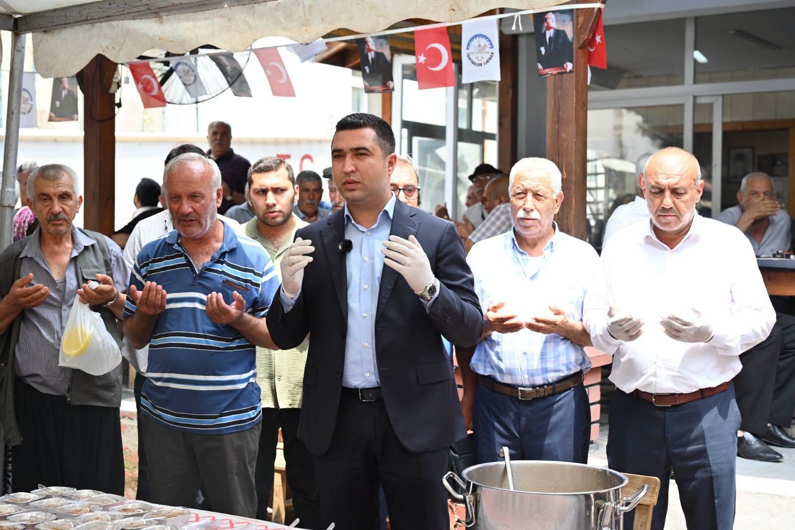Çamlıkahve'de Binlerce Kişiye Aşure İkramı (1)