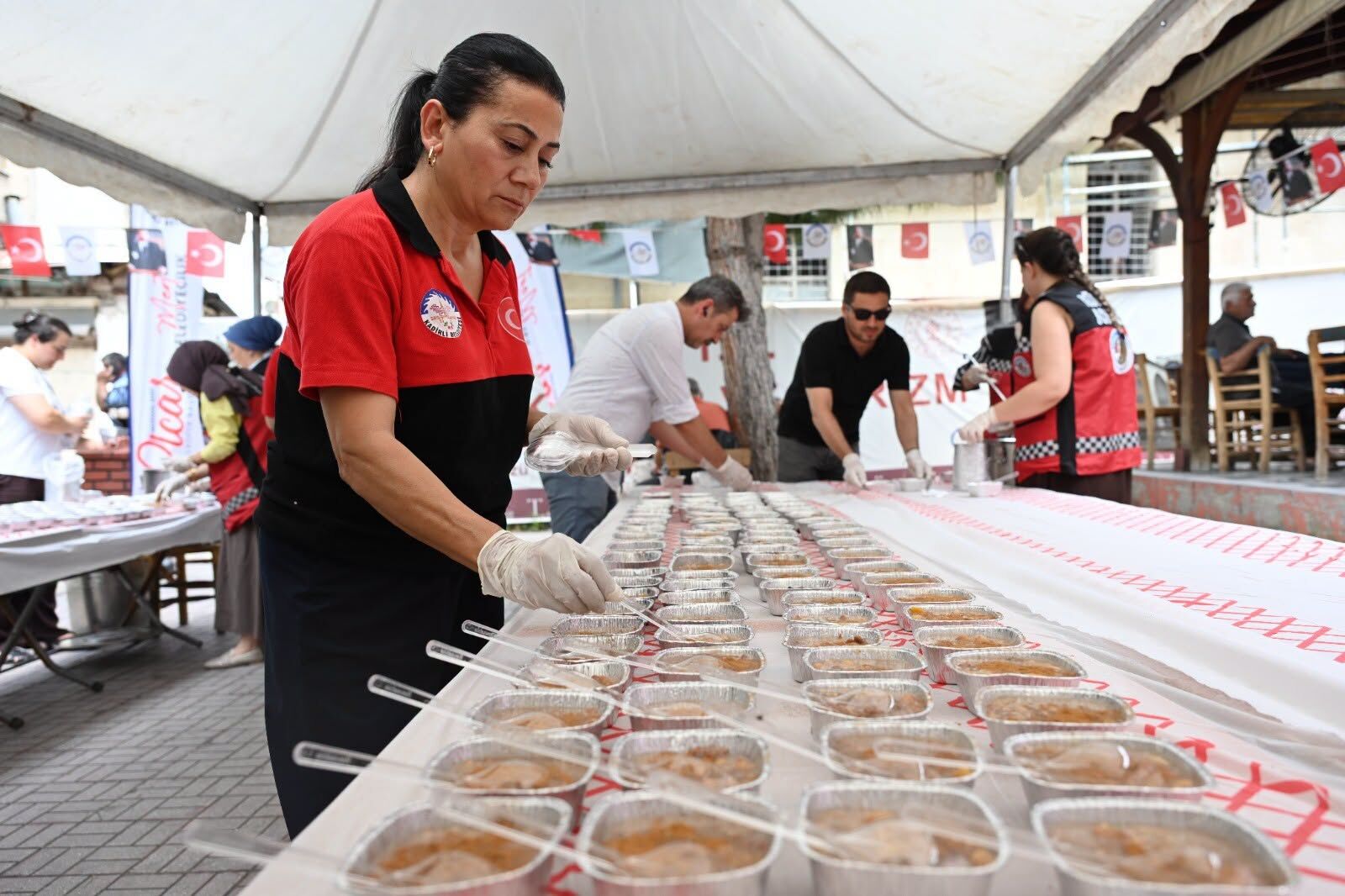 Çamlıkahve'de Binlerce Kişiye Aşure İkramı (2)