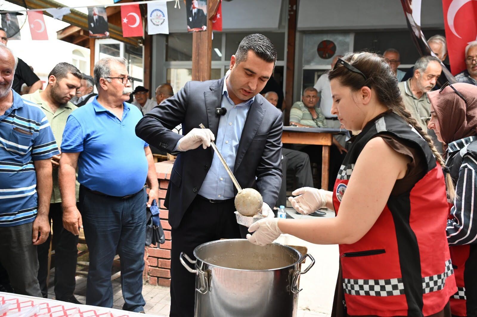 Çamlıkahve'de Binlerce Kişiye Aşure İkramı (3)