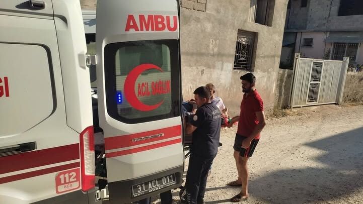 Defne'de Banyoda Mahsur Kalan Vatandaş Kurtarıldı3