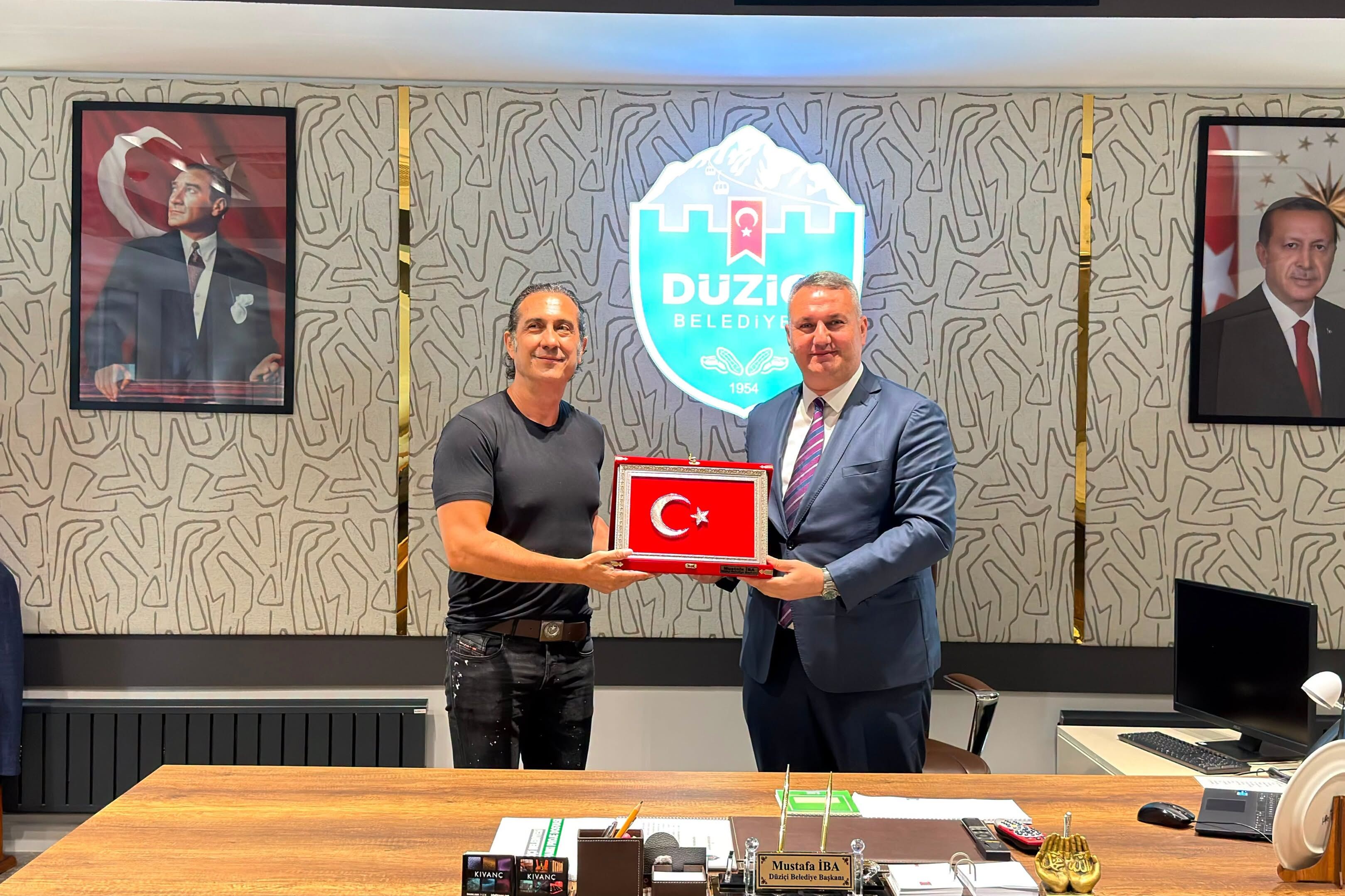 Düziçi'nde Kıraç Rüzgarı! Meydan Binlerce Vatandaşla Doldudüziçi'nde Kıraç Rüzgarı! Meydan Binlerce Vatandaşla Doldu (10)