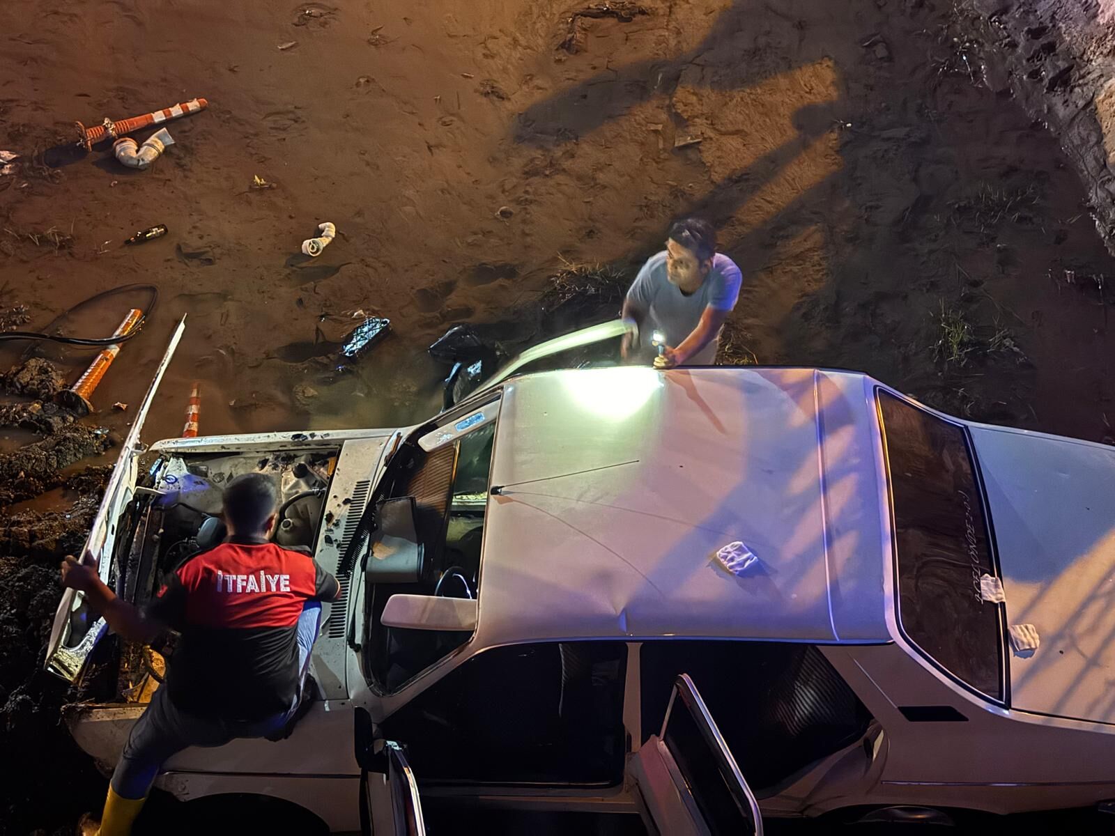 Düziçi'nde Otomobil Köprüye Çarptı 4 Kişi Yaralandı 2