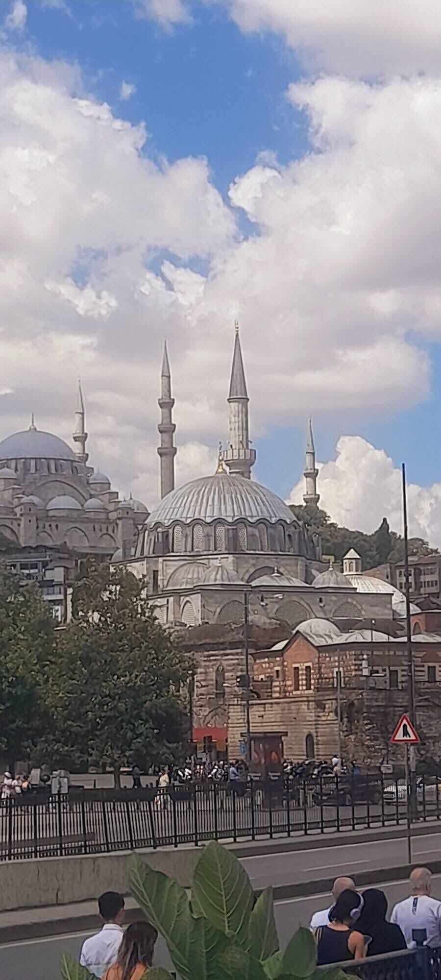 Eminönü’nde Yoğunluk Dikkat Çekiyor Hareketlilik Sürüyor2