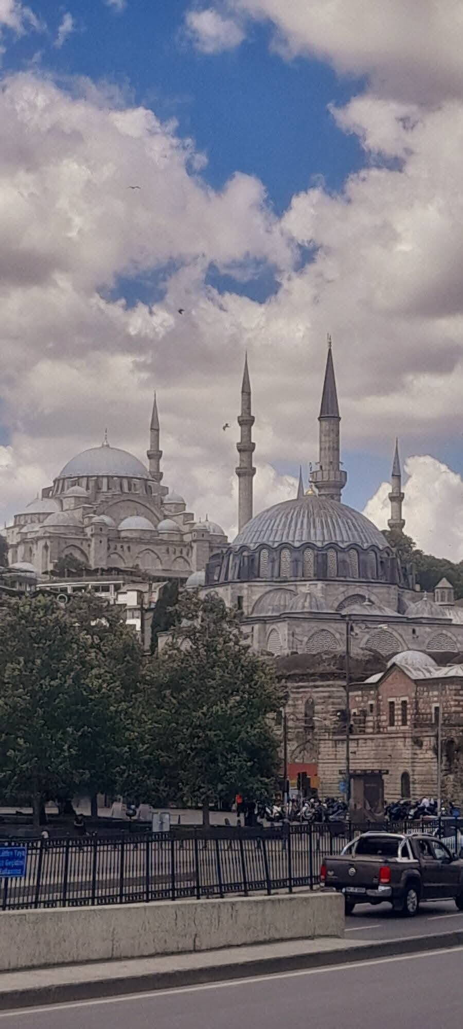 Eminönü’nde Yoğunluk Dikkat Çekiyor Hareketlilik Sürüyor3
