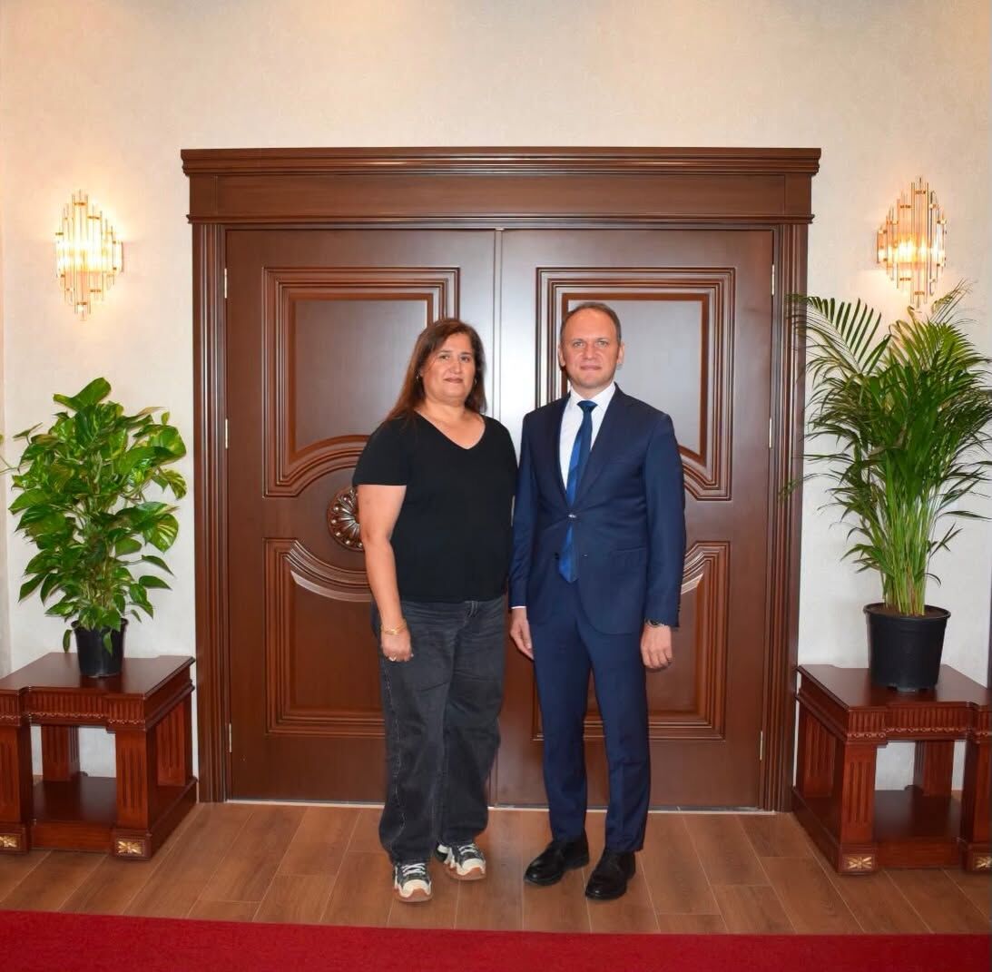 Erzin Kaymakamı Akpınar Eski Öğretmenini Ağırladı2