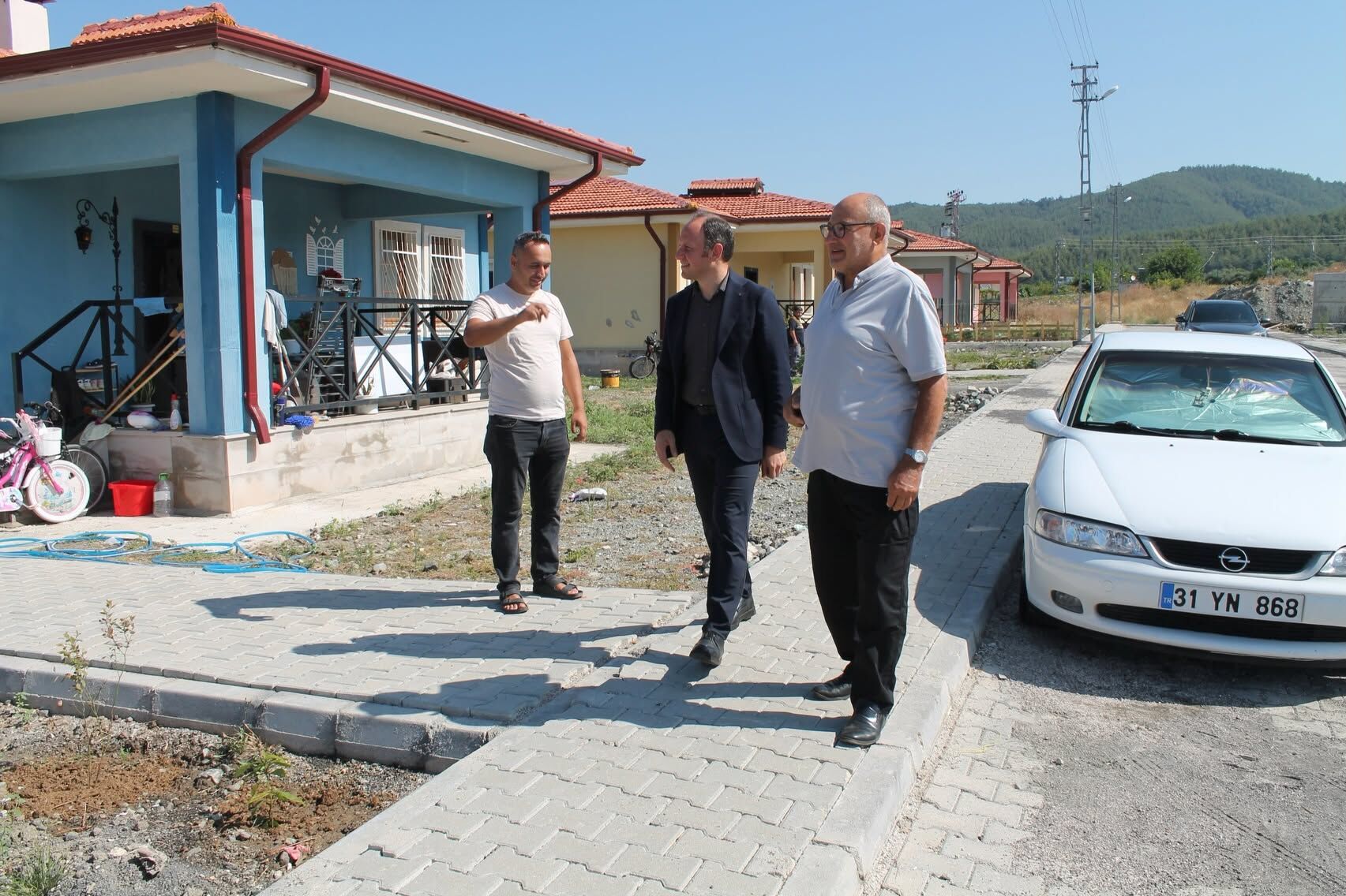 Erzin Kaymakamı Yoncadüzü'nde Afet Evlerini İnceledi2