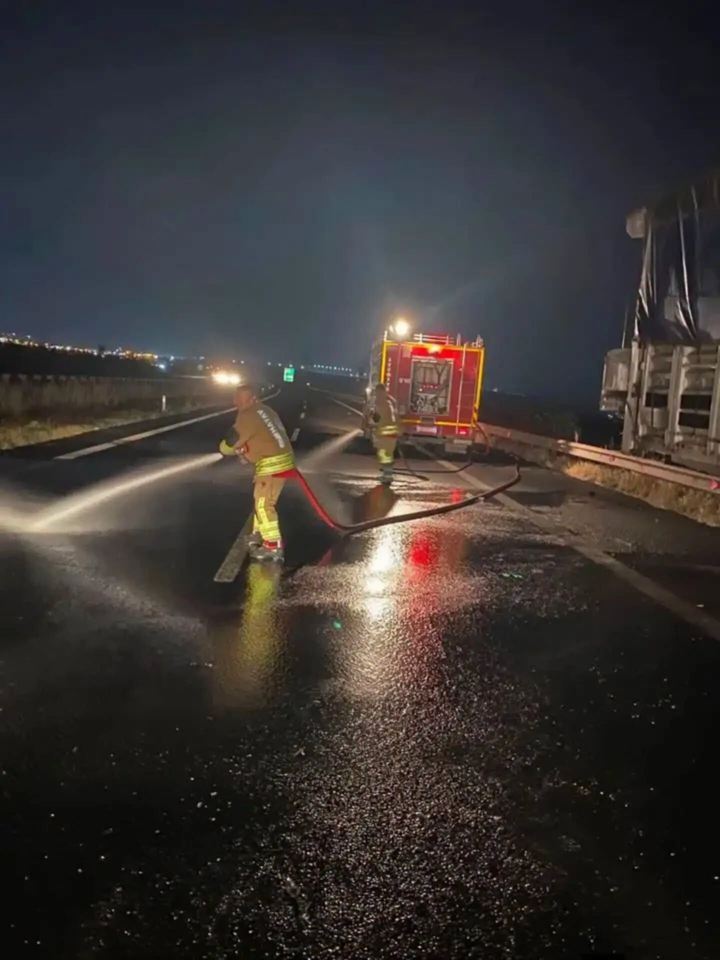 Erzin Osmaniye Otoyolunda Tir Yangını Paniği3