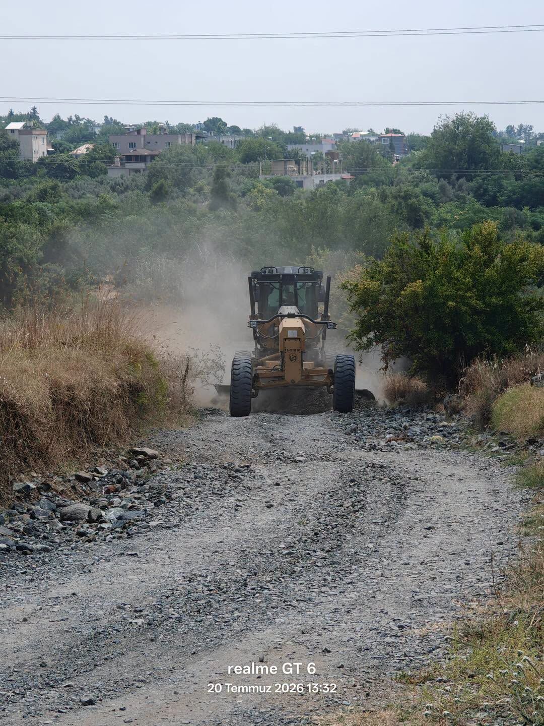 Erzin'de Yoncadüzü Üretim Yolunda Bakım Çalışması (4)