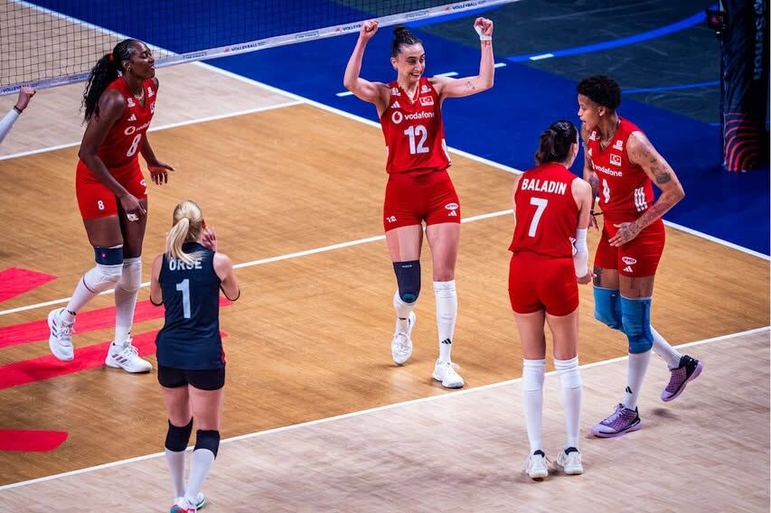 Filenin Sultanları Çin’i Geçti, Vnl’de Finale Yükseldi10