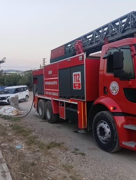 Hassa’da Ahır Ve Odunluk Yangını Kontrol Altında2