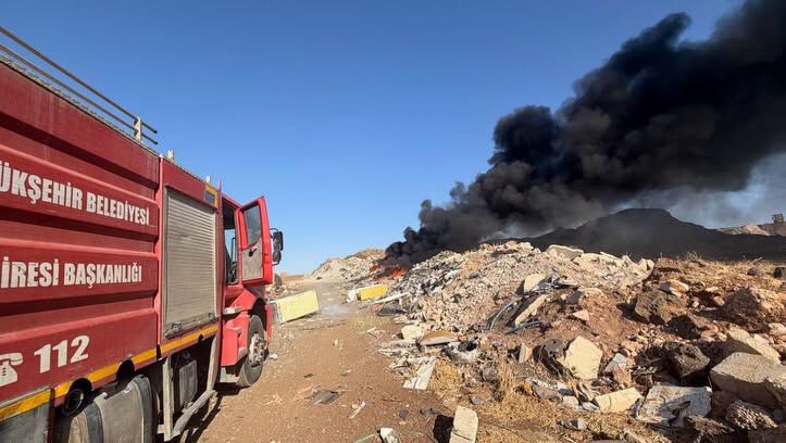 Hatay Kırıkhan'da Çöplük Yangını Hızla Kontrol Altına Alındı4