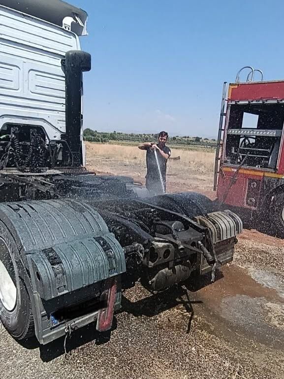 Hatay Kırıkhan'da Tır Yangını Kısa Sürede Söndürüldü4